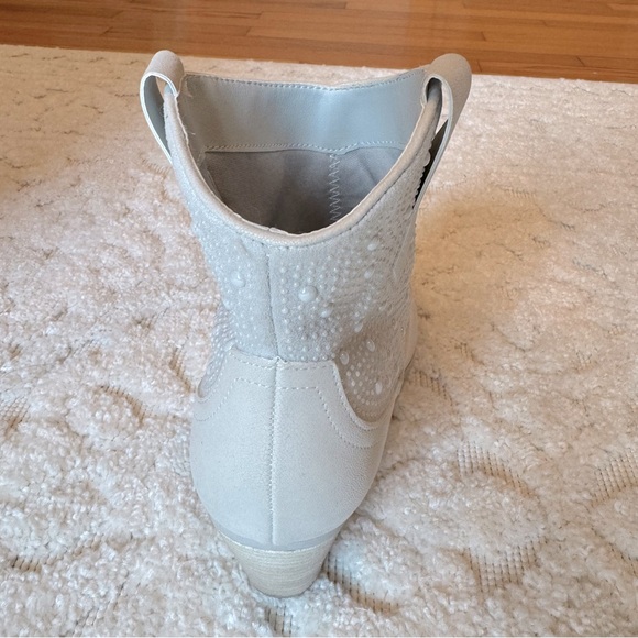 Cowgirl Booties Light Tan White Pearl Studded Western Boots Block Heel Size 7 - Picture 6 of 7